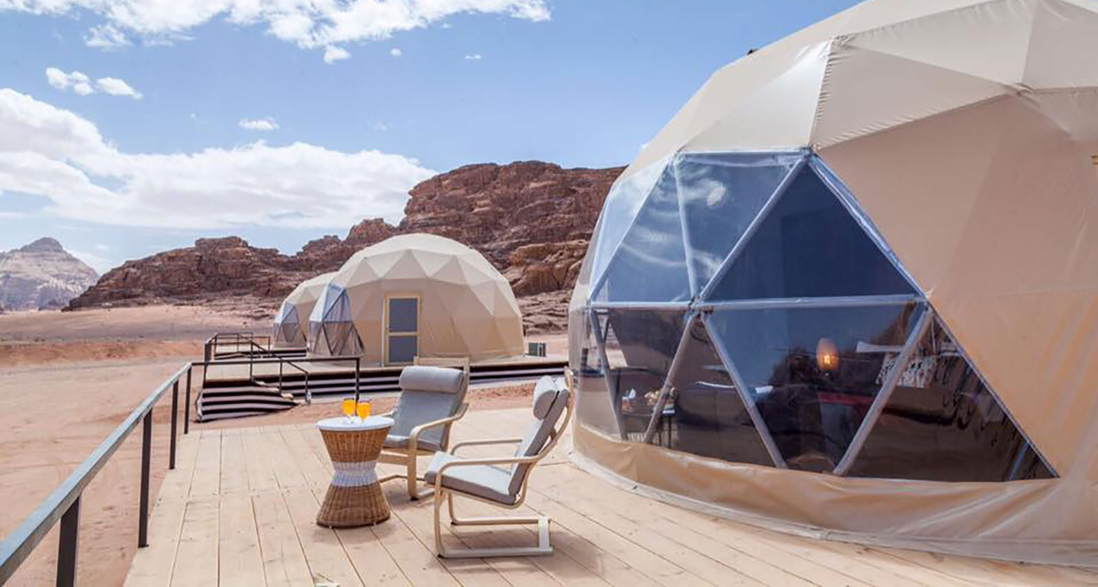 هذا الفندق المصمم على شكل قباب حديدية فى صحراء الأردن هو أقرب ما يكون لتجربة زيارة المريخ 
