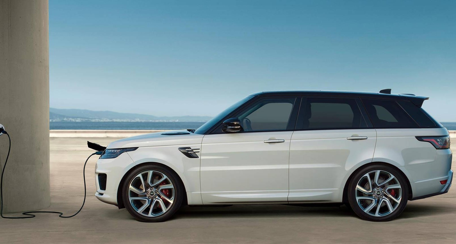 The First Plug-In Hybrid Range Rover Sport Is a 404-HP Beauty