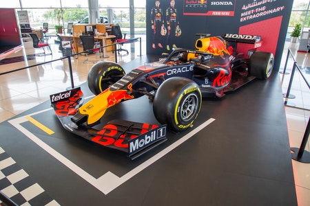 CHECKING OUT MAX VERSTAPPEN'S HONDA RED BULL RACING F1 CAR